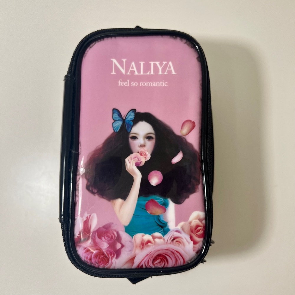 Vintage Art Makeup Bag w/ many compartments: brushes, tools, cosmetics, perfumes